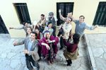 Η Μητέρα του Σκύλου πάει περιοδεία